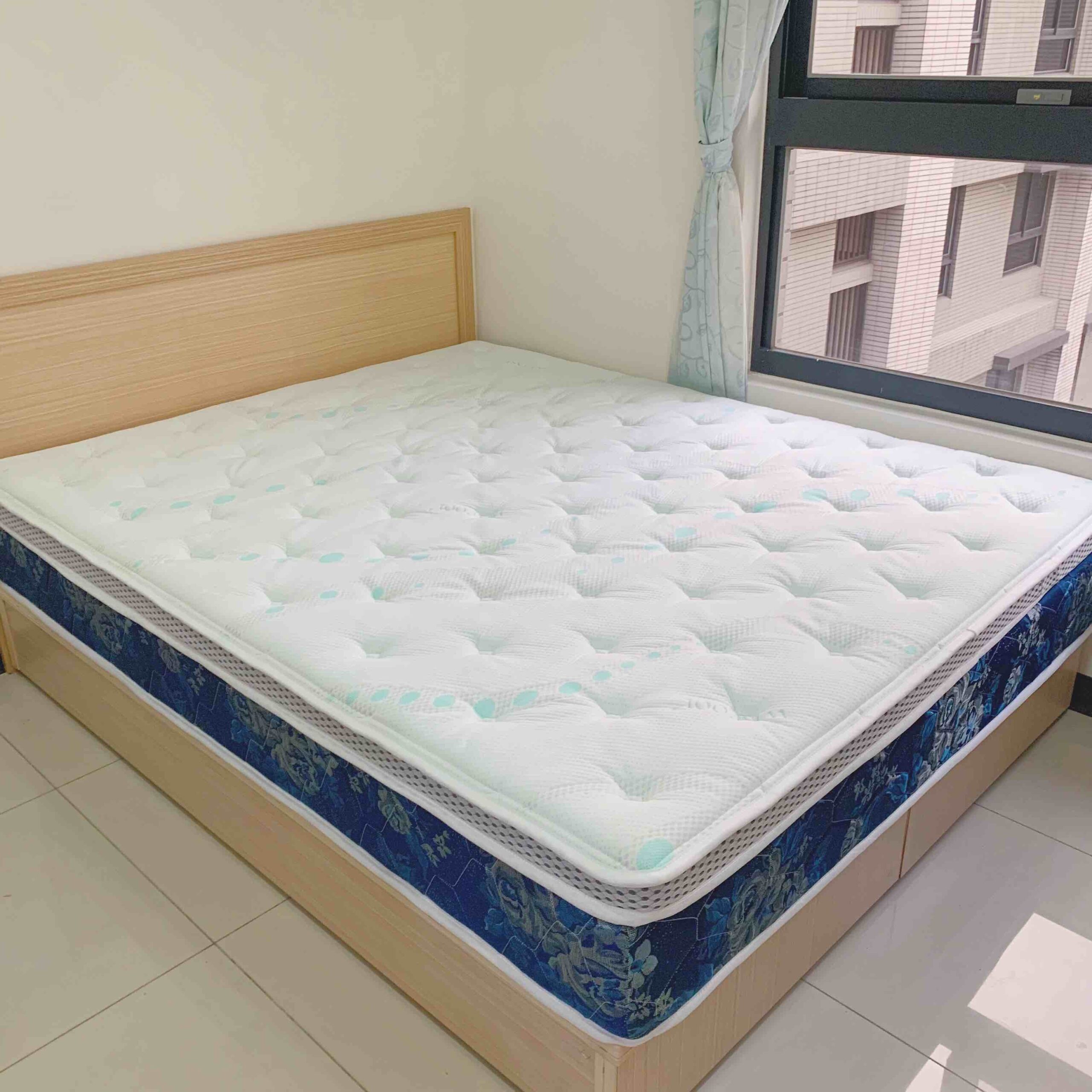 放上薄床墊後更舒適了