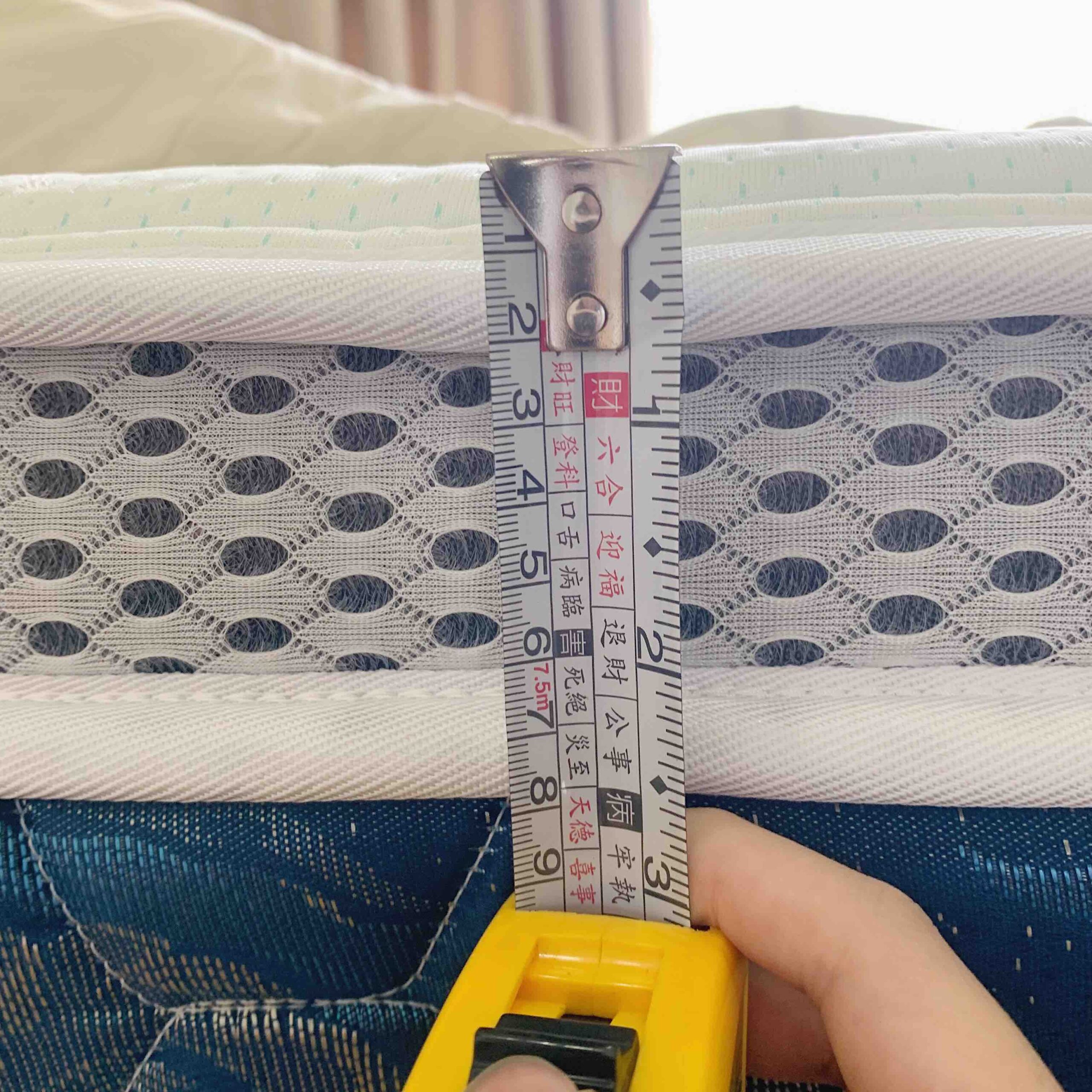 薄床墊的厚度約8公分