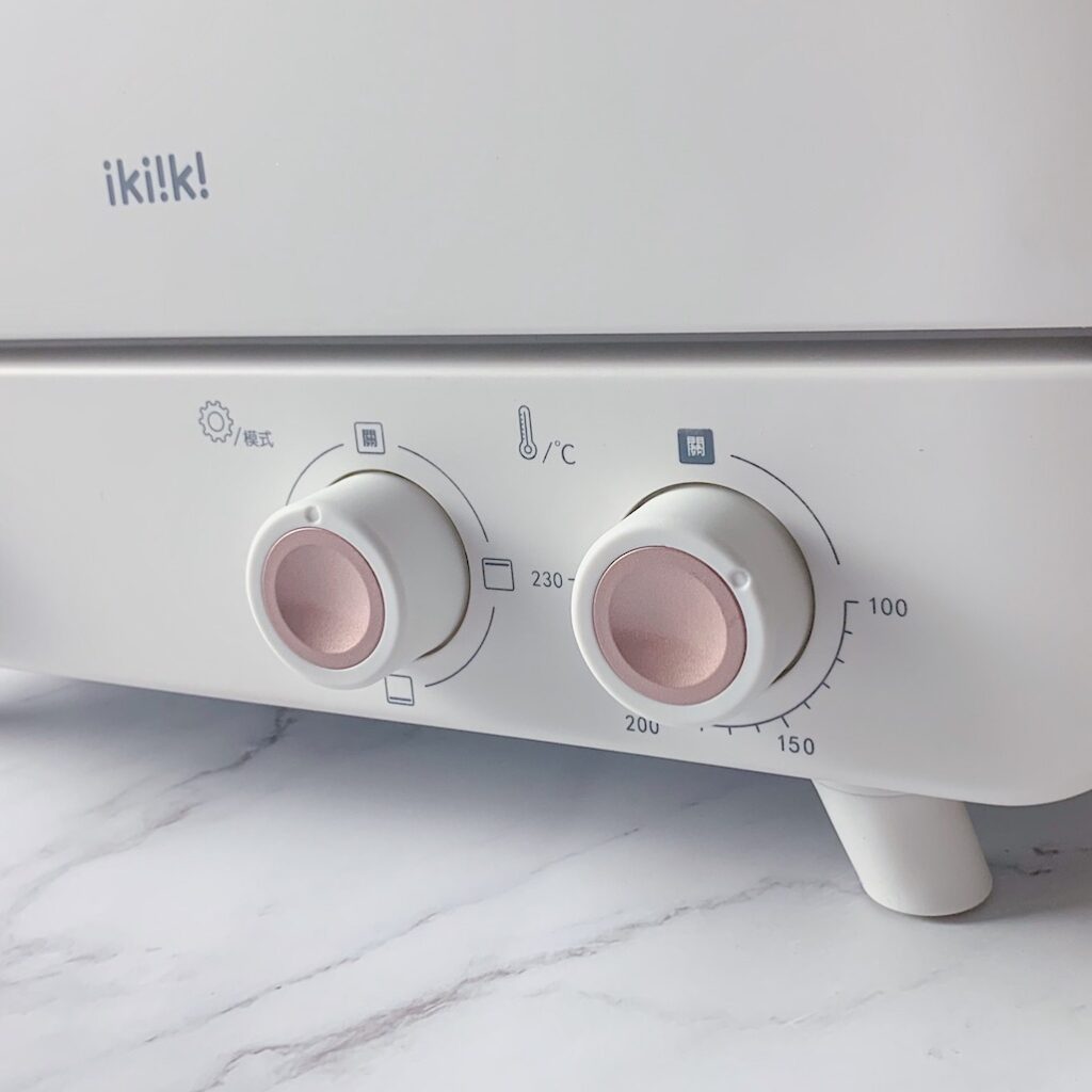 旋風烤箱右邊的上下火與溫度旋鈕