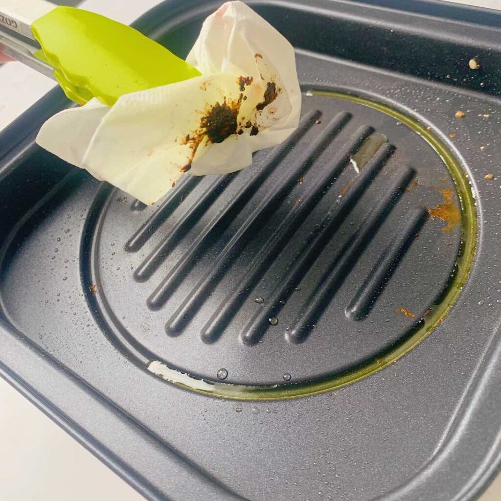 不沾塗層,用紙巾就可以把髒污輕鬆擦掉