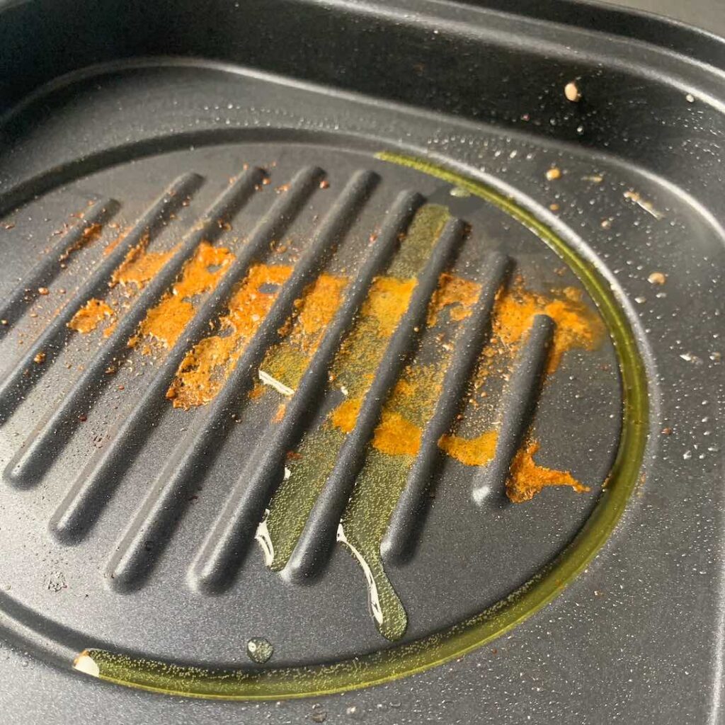 有凹槽波紋設計,可以過濾掉多餘油脂