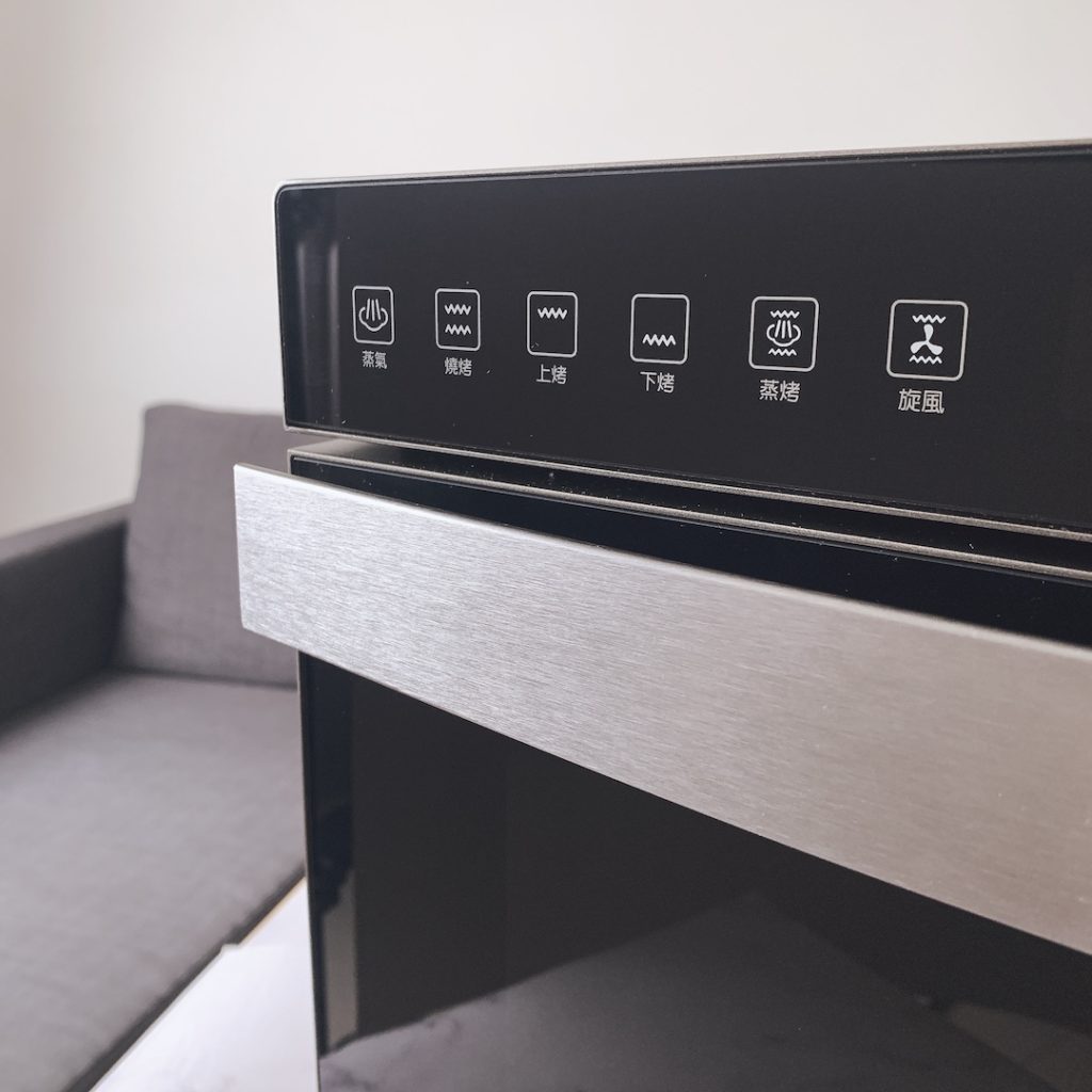 蒸烤爐髮絲紋手把做得很美